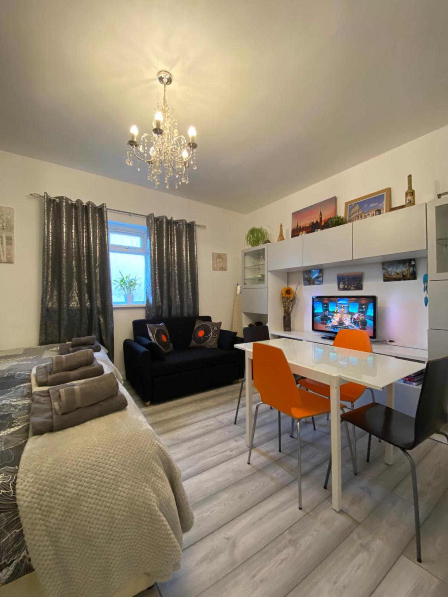 Da Giuseppe London Apartment Exterior photo